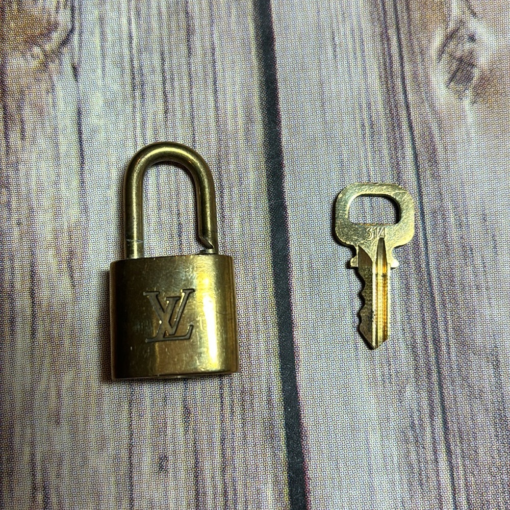 Louis Vuitton gold brass lock and key 🔐 #314 for luxury bags 💼 bag 🔐